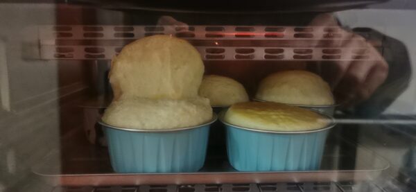 2022 隔离在家第四天 纸杯蛋糕（焦）